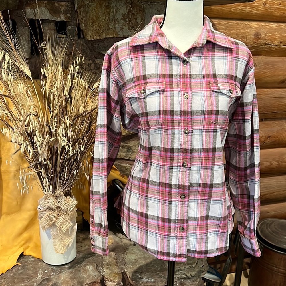 🍁 Great Women’s Carhartt Flannel Plaid Button Up Shirt!